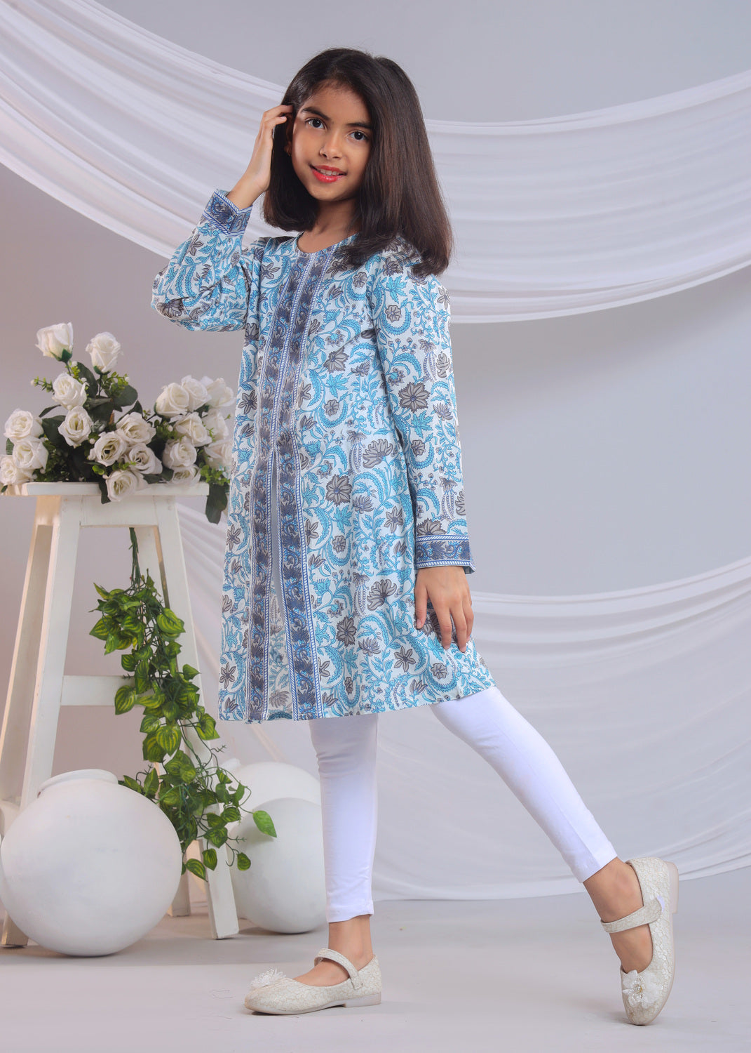 Misbis Girls Floral Printed Straight Kurta