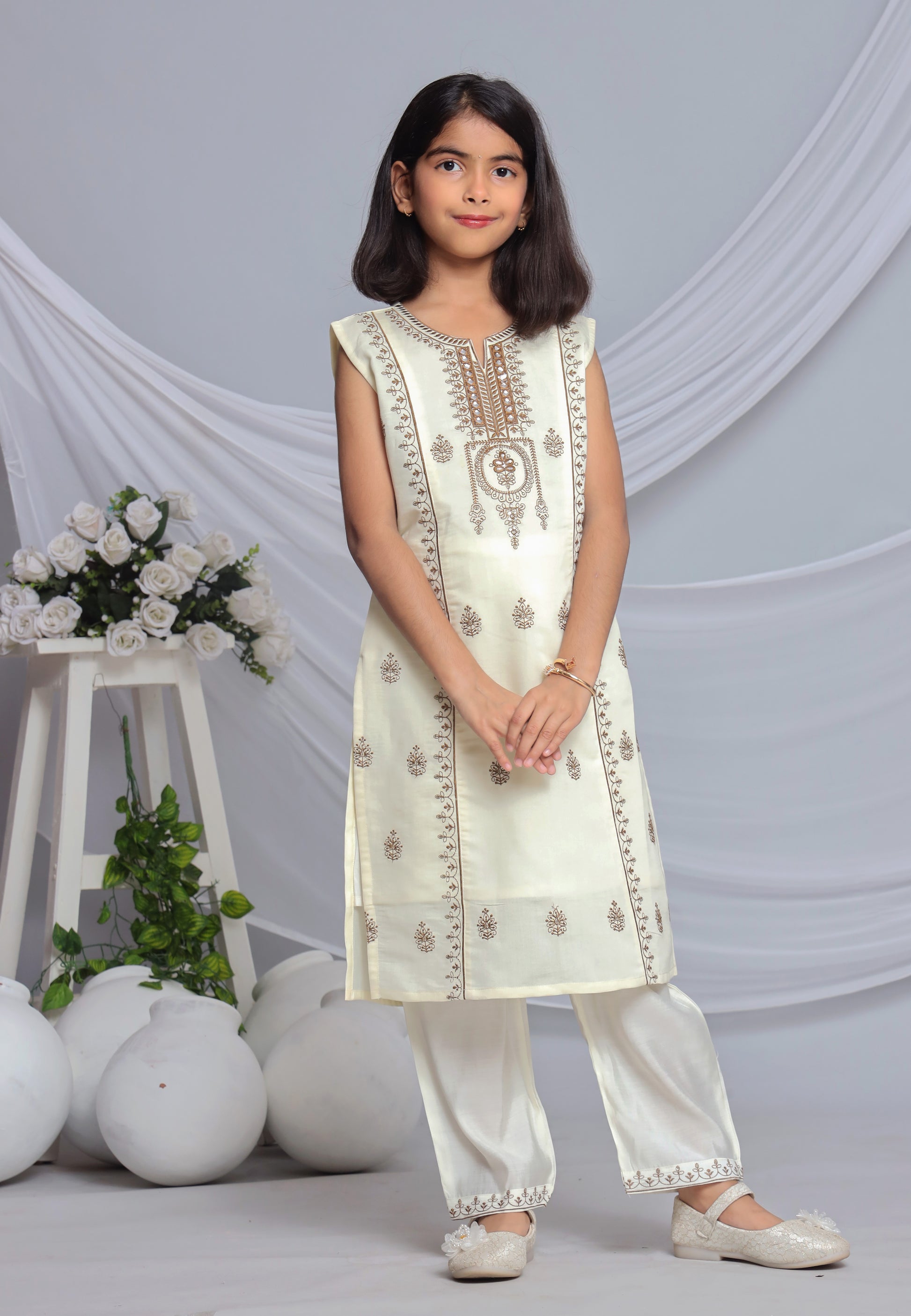 Misbis Girl's Embroidery Sleeveless Kurta Plazzo And Dupatta Set