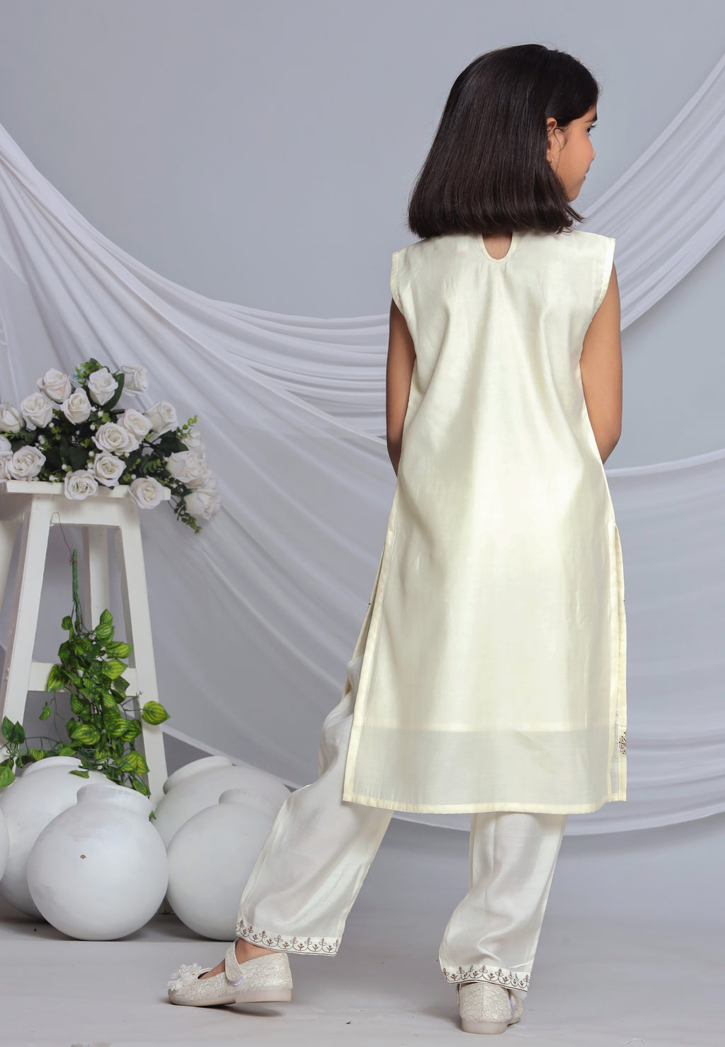 Misbis Girl's Embroidery Sleeveless Kurta Plazzo And Dupatta Set