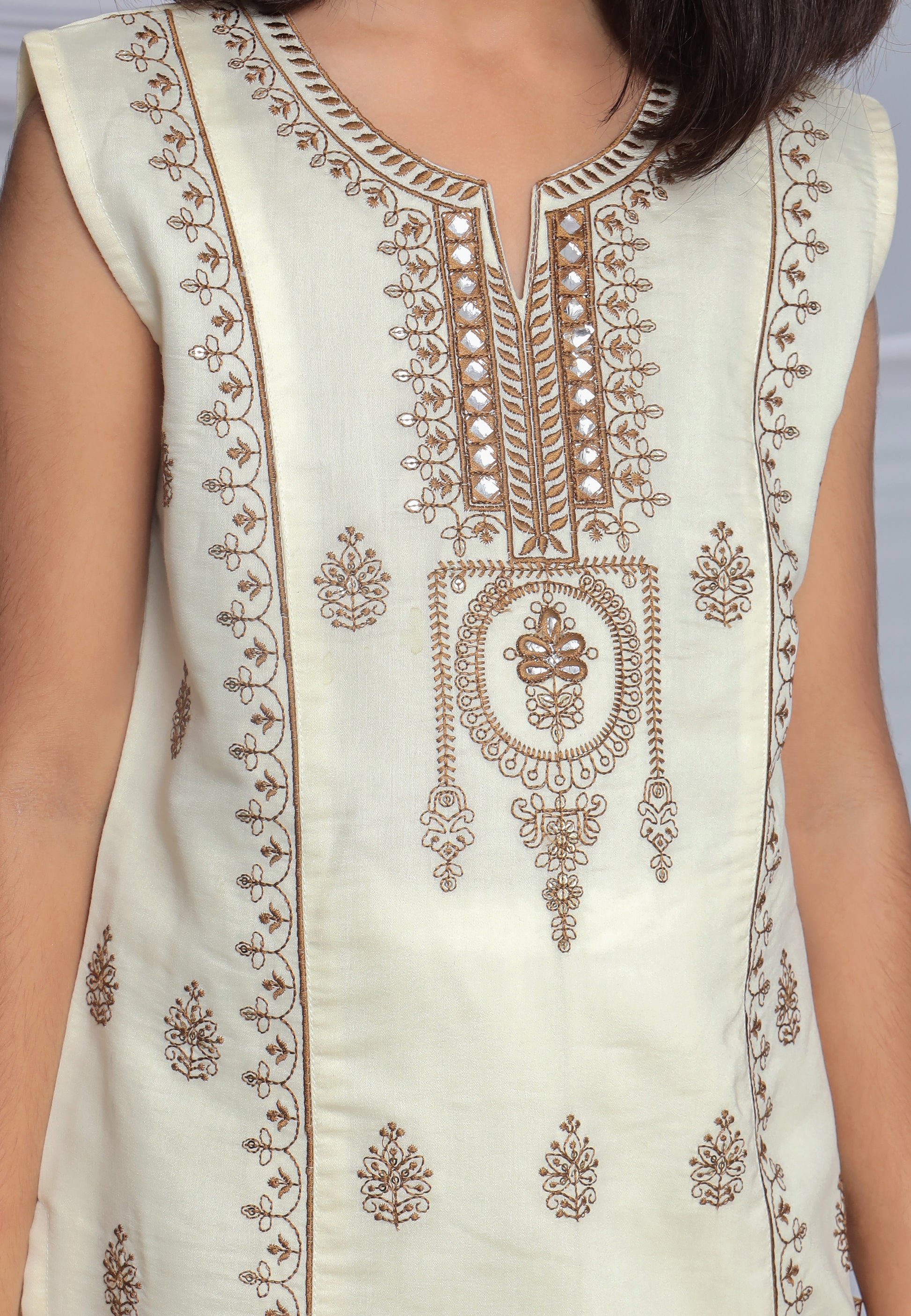 Misbis Girl's Embroidery Sleeveless Kurta Plazzo And Dupatta Set