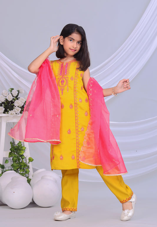 Misbis Girl's Embroidery Sleeveless Kurta Plazzo And Dupatta Set