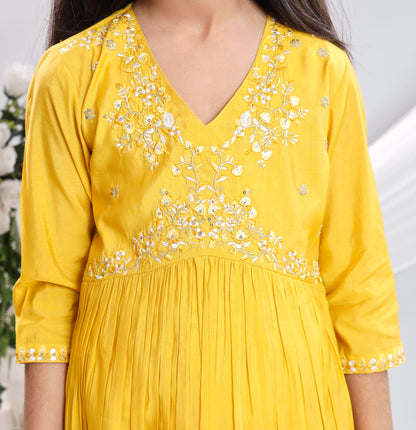 Misbis Girl's Embroidery Kurta Plazzo And Dupatta Set